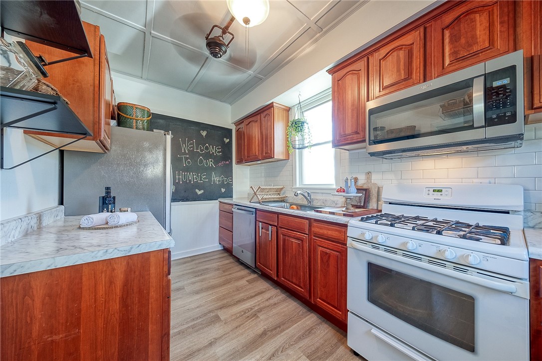 Mars Boro, Pennsylvania 16046, United States, 3 Bedrooms Bedrooms, ,1 BathroomBathrooms,Residential,Contingent,90925