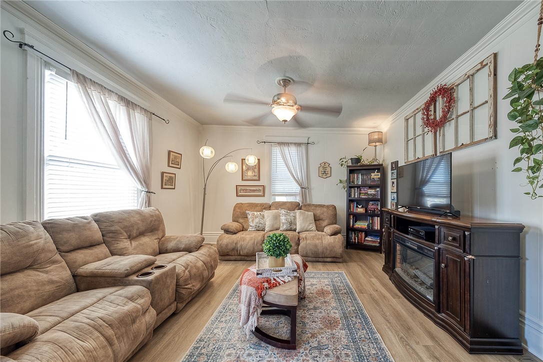 Mars Boro, Pennsylvania 16046, United States, 3 Bedrooms Bedrooms, ,1 BathroomBathrooms,Residential,Contingent,90925