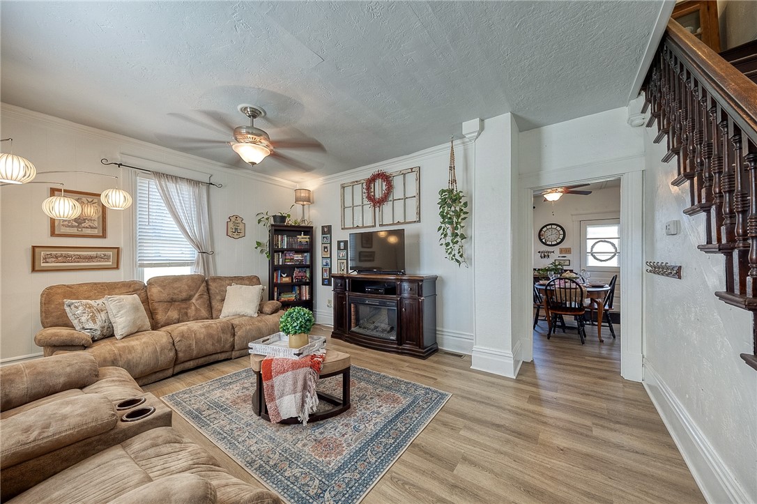 Mars Boro, Pennsylvania 16046, United States, 3 Bedrooms Bedrooms, ,1 BathroomBathrooms,Residential,Contingent,90925