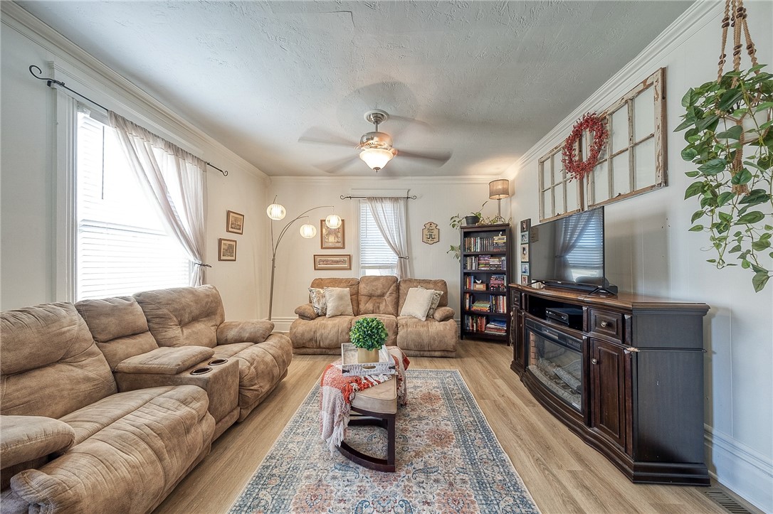 Mars Boro, Pennsylvania 16046, United States, 3 Bedrooms Bedrooms, ,1 BathroomBathrooms,Residential,Contingent,90925