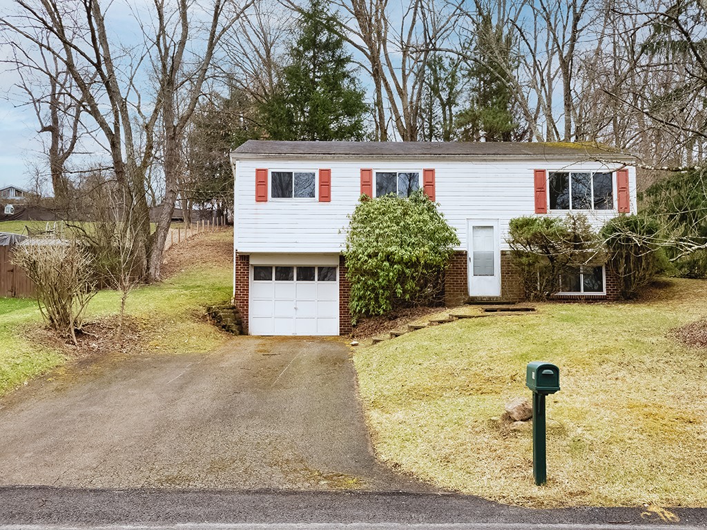 194 Oak Street St, Manor, Pennsylvania image 1
