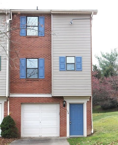 Townhouse For Rent - 136 Woodhaven Dr Dr<br/> Butler County, Seven Fields Boro, PA 16046