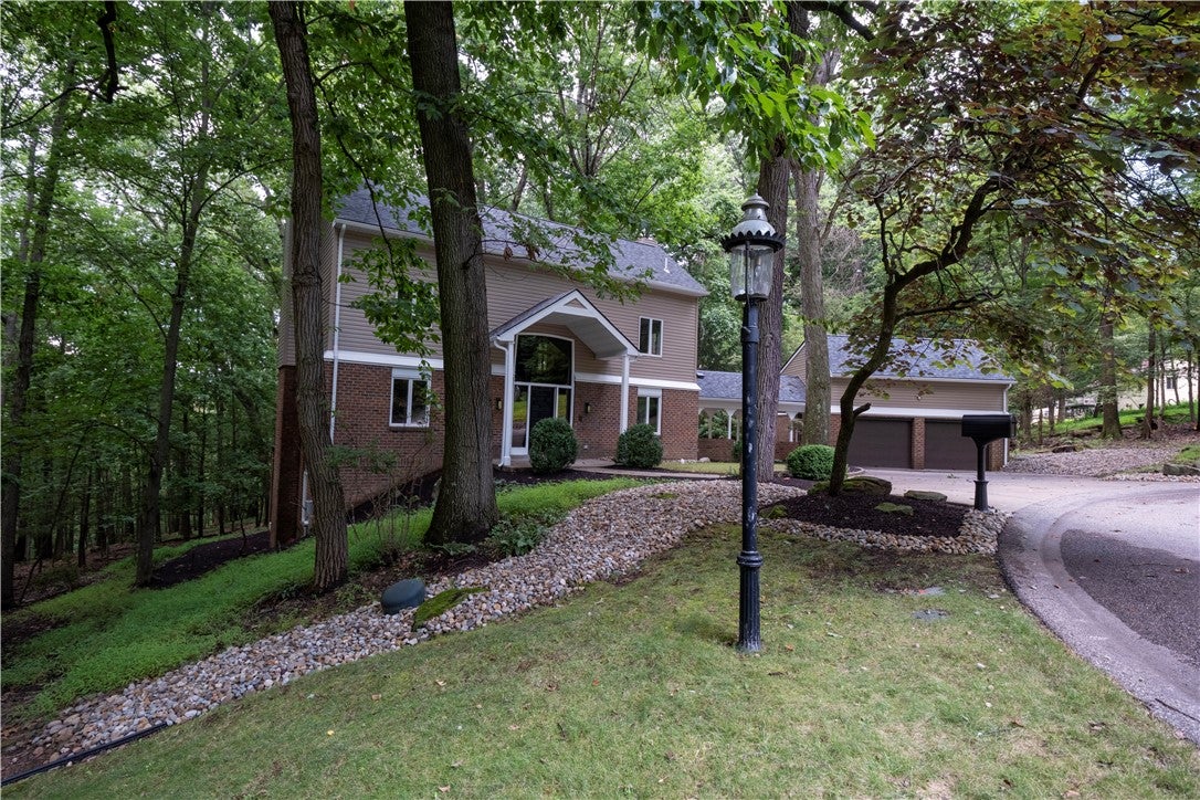 9843 Woodland Rd North