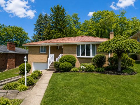 Photo of 719 Locust St, Greensburg, PA 15601 (MLS # 1762645)