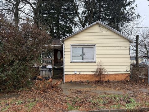 Photo of 1142 Hamilton Ave, Farrell, PA 16121 (MLS # 1735279)