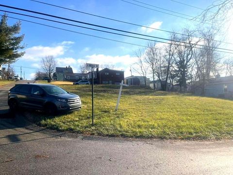 Photo of 5401 Willow St, Bethel Park, PA 15102 (MLS # 1746943)