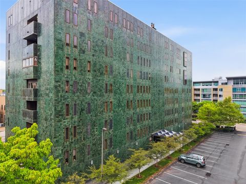 Photo of 540 N Neville St #305, Pittsburgh, PA 15213 (MLS # 1752654)