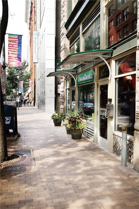 Photo of 941 Penn Ave #202, Pittsburgh, PA 15222 (MLS # 1741599)