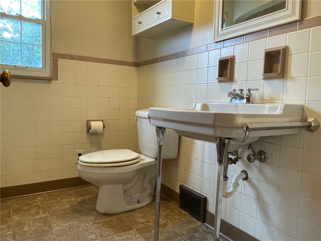 Level Green, Pennsylvania 15085, United States, 3 Bedrooms Bedrooms, ,2 BathroomsBathrooms,Residential,Active,206890