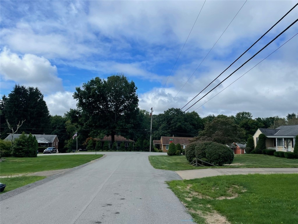 Level Green, Pennsylvania 15085, United States, 3 Bedrooms Bedrooms, ,2 BathroomsBathrooms,Residential,Active,206890