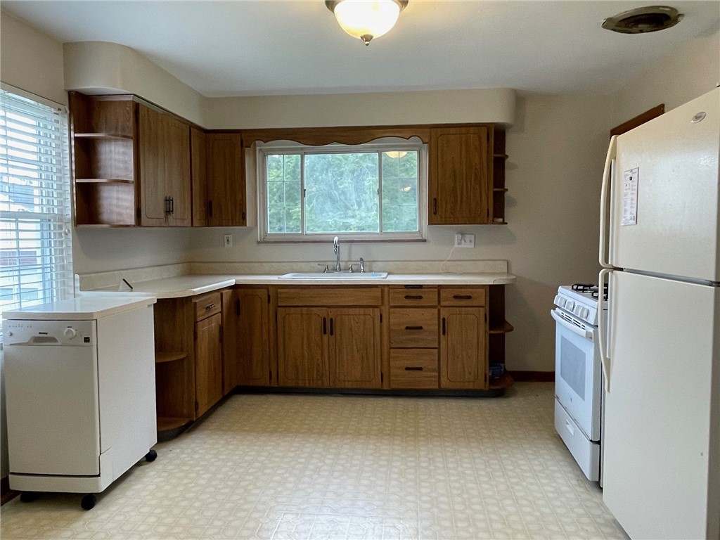 Level Green, Pennsylvania 15085, United States, 3 Bedrooms Bedrooms, ,2 BathroomsBathrooms,Residential,Active,206890