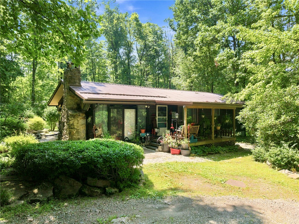 77 Spruce Peak Rd