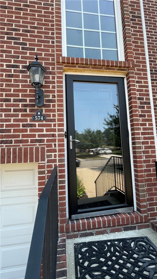574 E Vanderbilt Dr