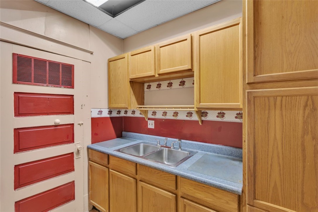 422 N 3rd St St, Jeannette, Pennsylvania image 11