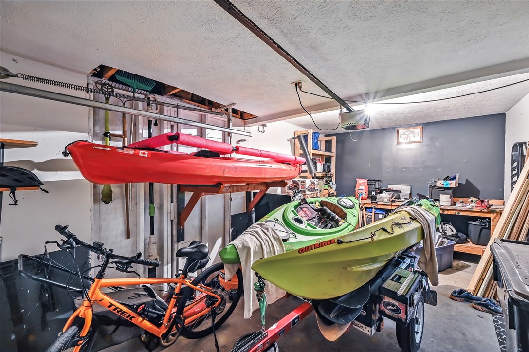 Cranberry Twp, Pennsylvania 16066, United States, 2 Bedrooms Bedrooms, ,2 BathroomsBathrooms,Residential,Pending,194937