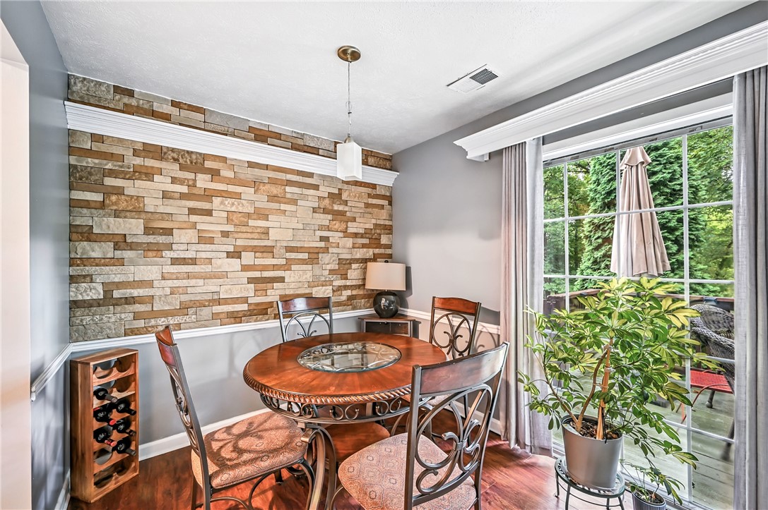 Cranberry Twp, Pennsylvania 16066, United States, 2 Bedrooms Bedrooms, ,2 BathroomsBathrooms,Residential,Pending,194937