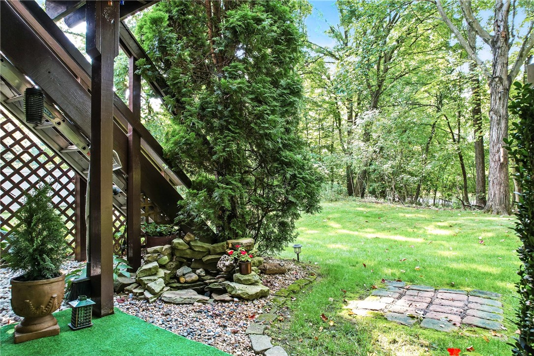 Cranberry Twp, Pennsylvania 16066, United States, 2 Bedrooms Bedrooms, ,2 BathroomsBathrooms,Residential,Pending,194937