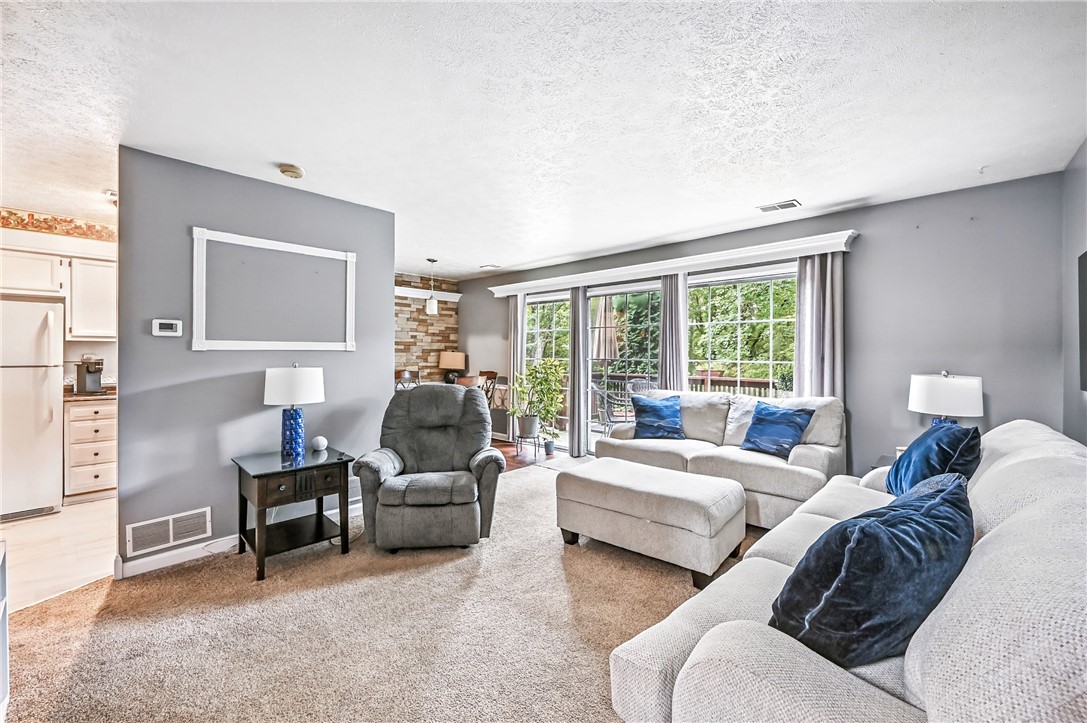 Cranberry Twp, Pennsylvania 16066, United States, 2 Bedrooms Bedrooms, ,2 BathroomsBathrooms,Residential,Pending,194937