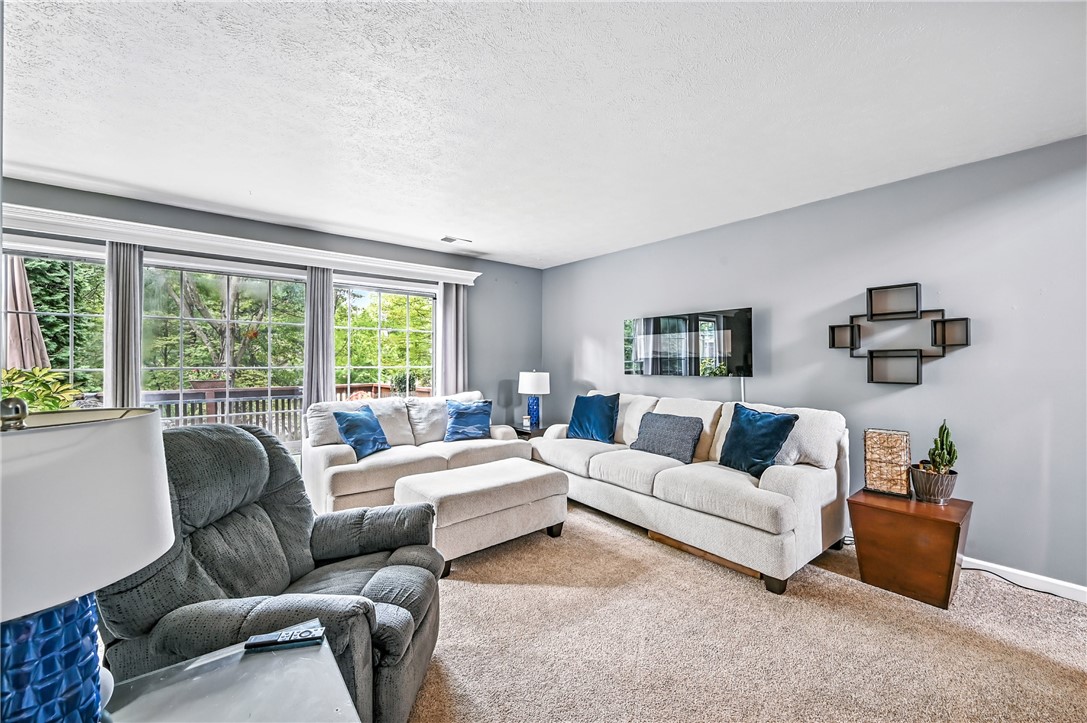 Cranberry Twp, Pennsylvania 16066, United States, 2 Bedrooms Bedrooms, ,2 BathroomsBathrooms,Residential,Pending,194937