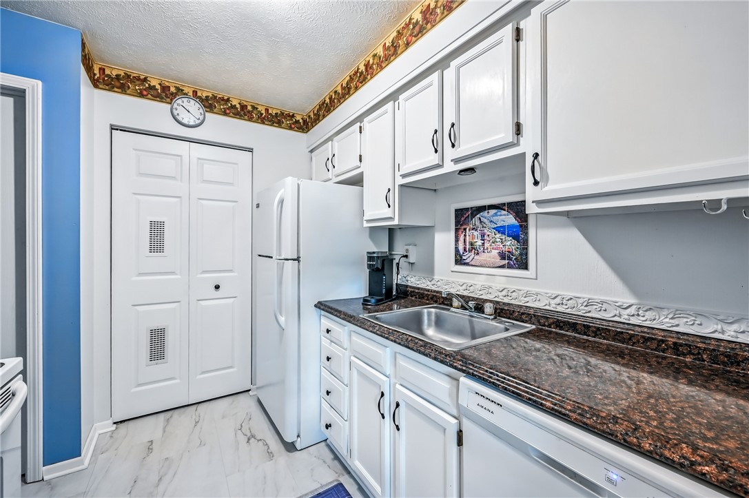 Cranberry Twp, Pennsylvania 16066, United States, 2 Bedrooms Bedrooms, ,2 BathroomsBathrooms,Residential,Pending,194937