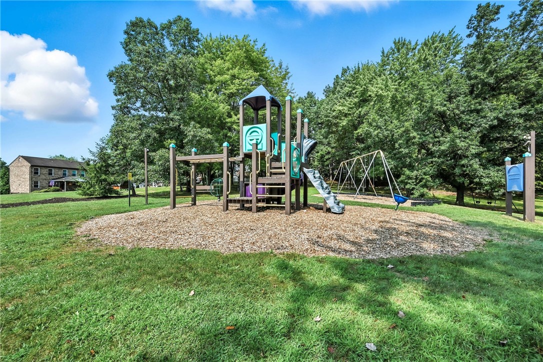 Cranberry Twp, Pennsylvania 16066, United States, 2 Bedrooms Bedrooms, ,2 BathroomsBathrooms,Residential,Pending,194937