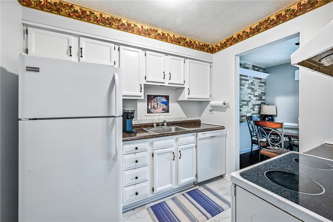 Cranberry Twp, Pennsylvania 16066, United States, 2 Bedrooms Bedrooms, ,2 BathroomsBathrooms,Residential,Pending,194937