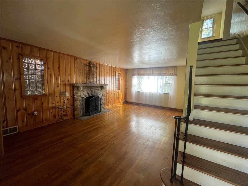 Ross Twp, Pennsylvania 15237, United States, 3 Bedrooms Bedrooms, ,2 BathroomsBathrooms,Residential,Active,225316