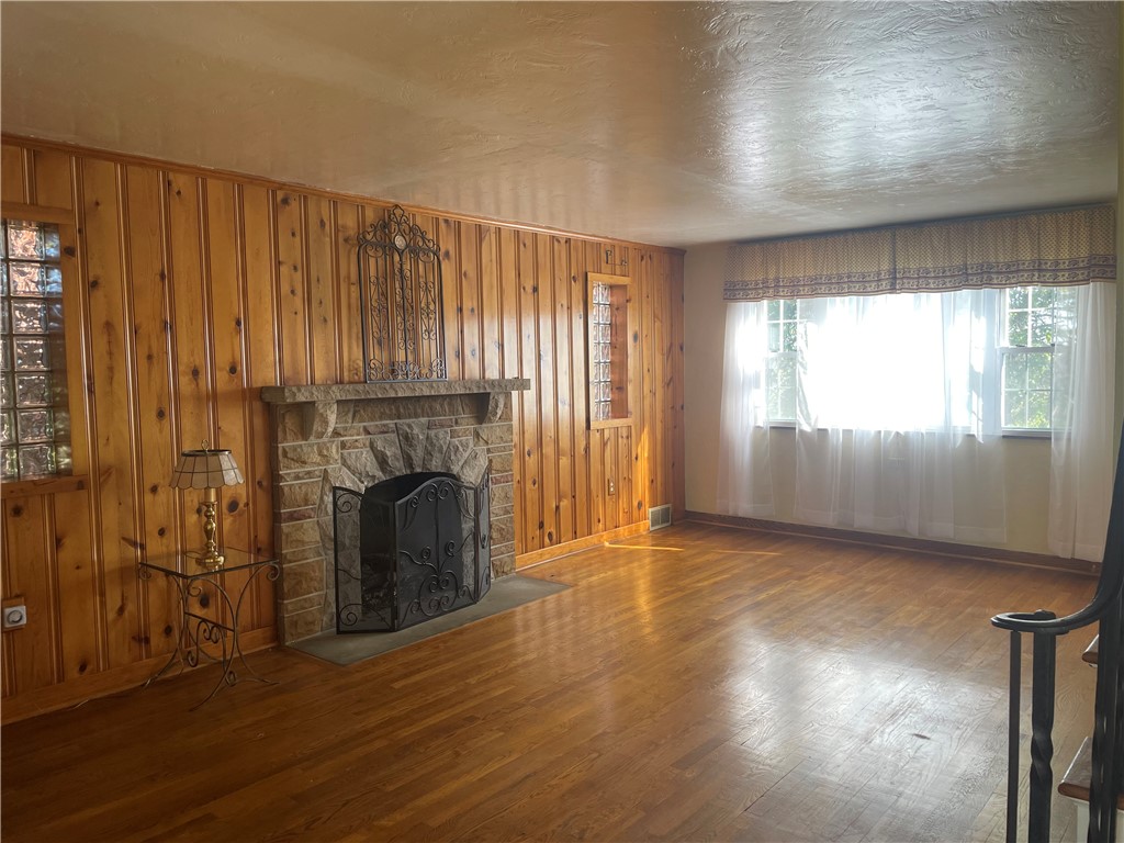 Ross Twp, Pennsylvania 15237, United States, 3 Bedrooms Bedrooms, ,2 BathroomsBathrooms,Residential,Active,225316