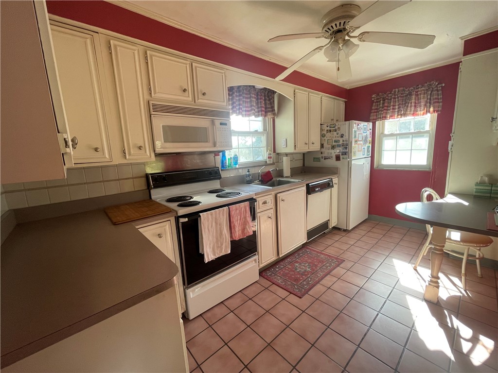 Ross Twp, Pennsylvania 15237, United States, 3 Bedrooms Bedrooms, ,2 BathroomsBathrooms,Residential,Active,225316