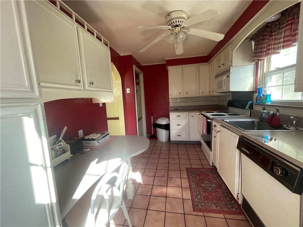 Ross Twp, Pennsylvania 15237, United States, 3 Bedrooms Bedrooms, ,2 BathroomsBathrooms,Residential,Active,225316