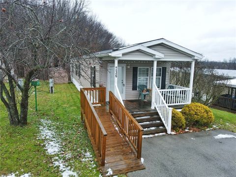 Photo of 736 Slate Ave, Cranberry Twp, PA 16066 (MLS # 1733261)