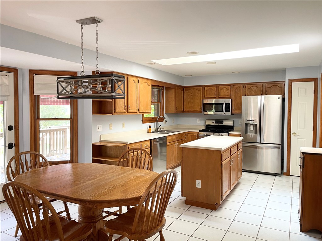 Plum Boro, Pennsylvania 15239, United States, 3 Bedrooms Bedrooms, ,3 BathroomsBathrooms,Residential,Pending,205225