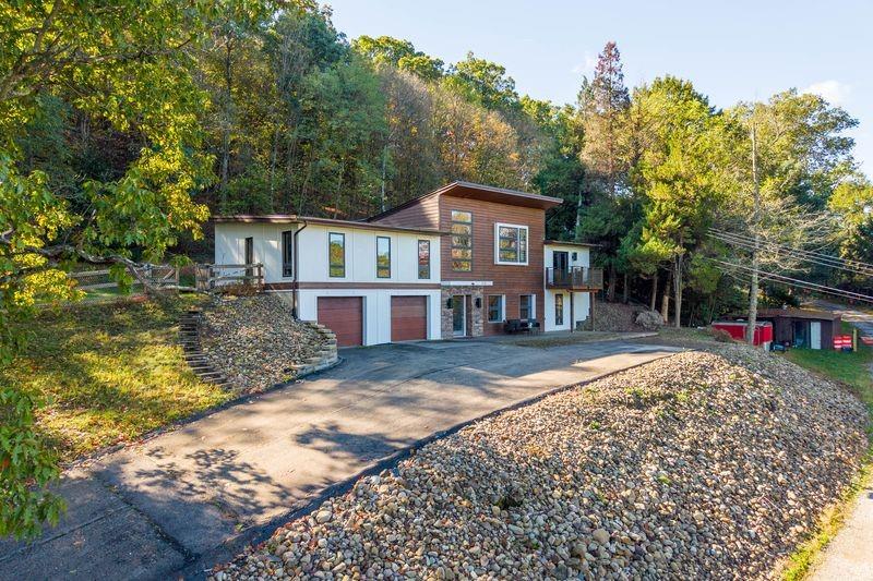 1645 Pegher Lane