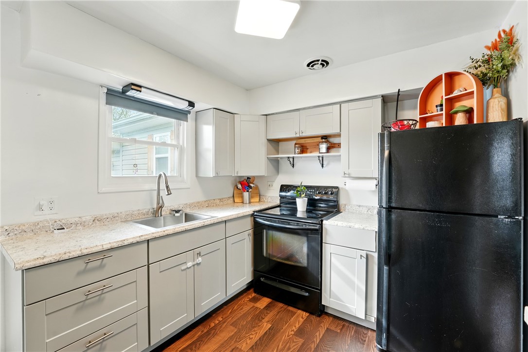 856 Spencer Ave Ave, Sharon, Pennsylvania image 4