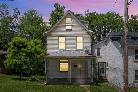 Photo of 1567 Princeton Blvd, Pittsburgh, PA 15221 (MLS # 1751104)