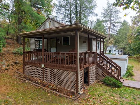 Photo of 2475 Royal View Dr, Allison Park, PA 15101 (MLS # 1726245)