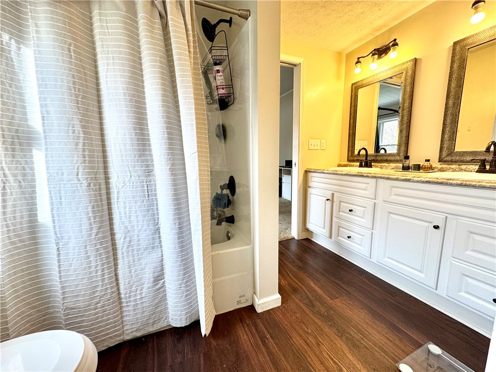 Twp Of But SW, Pennsylvania 16053, United States, 3 Bedrooms Bedrooms, ,4 BathroomsBathrooms,Residential,Contingent,253348