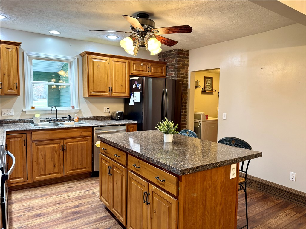 Twp Of But SW, Pennsylvania 16053, United States, 3 Bedrooms Bedrooms, ,4 BathroomsBathrooms,Residential,Contingent,253348