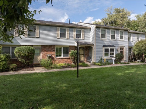 Townhouse For Sale - 123 Brooke Drive<br/> Peters Twp, PA 15367