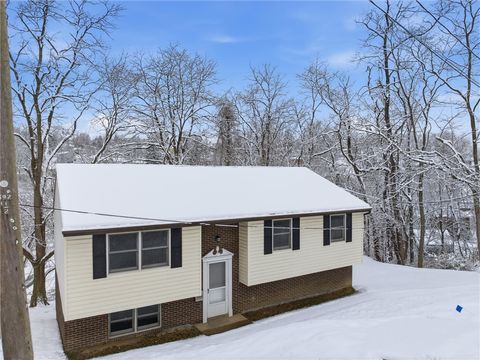 Photo of 310 Bow St, Canonsburg, PA 15317 (MLS # 1736678)
