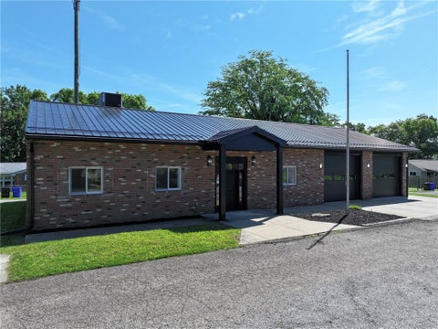 Photo of 800 Jackson Ave, Monaca, PA 15061 (MLS # 1758650)
