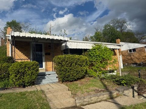 Photo of 904 Maplewood Dr, Pittsburgh, PA 15234 (MLS # 1751634)