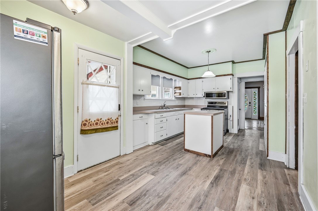 Sharon, Pennsylvania 16146, United States, 4 Bedrooms Bedrooms, ,3 BathroomsBathrooms,Residential,Active,243576