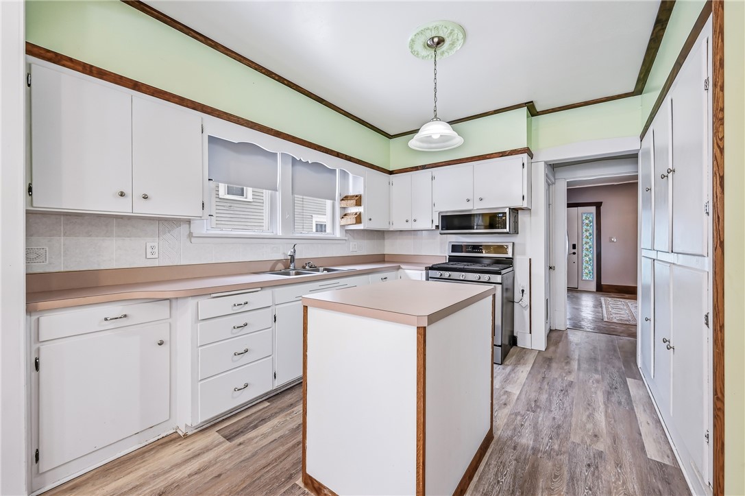 Sharon, Pennsylvania 16146, United States, 4 Bedrooms Bedrooms, ,3 BathroomsBathrooms,Residential,Active,243576