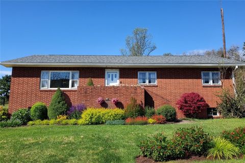 Photo of 349 Hopwood Coolspring Rd, Hopwood, PA 15445 (MLS # 1725181)