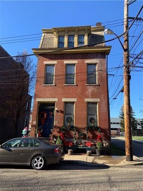 Photo of 1537 Brighton Pl, Pittsburgh, PA 15212 (MLS # 1738336)