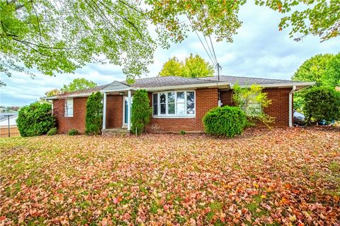 Photo of 7 Lydia Drive, Uniontown, PA 15401 (MLS # 1725824)
