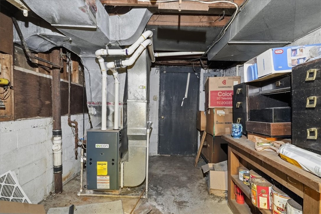 Upper St Clair, Pennsylvania 15241, United States, 4 Bedrooms Bedrooms, ,2 BathroomsBathrooms,Residential,Contingent,246757