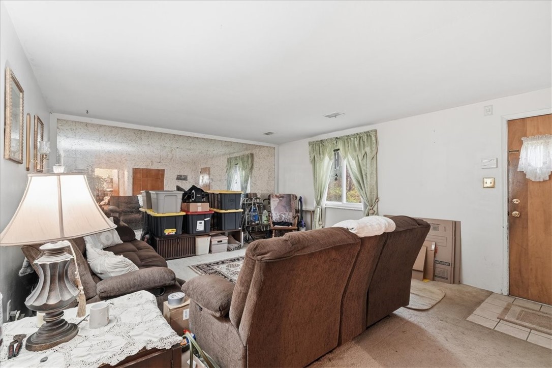 Upper St Clair, Pennsylvania 15241, United States, 4 Bedrooms Bedrooms, ,2 BathroomsBathrooms,Residential,Contingent,246757