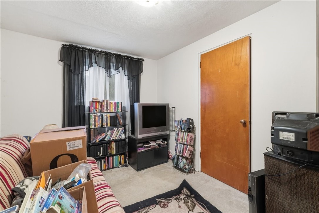 Upper St Clair, Pennsylvania 15241, United States, 4 Bedrooms Bedrooms, ,2 BathroomsBathrooms,Residential,Contingent,246757